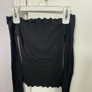 Off the shoulder Hollister top